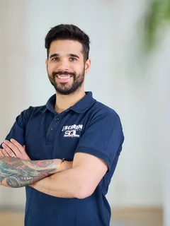 Aldo Moreira, Order på Aluscreen